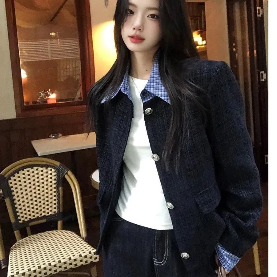 New loose leisure short jacket for women in solid colour tweed with long sleeves and button closure