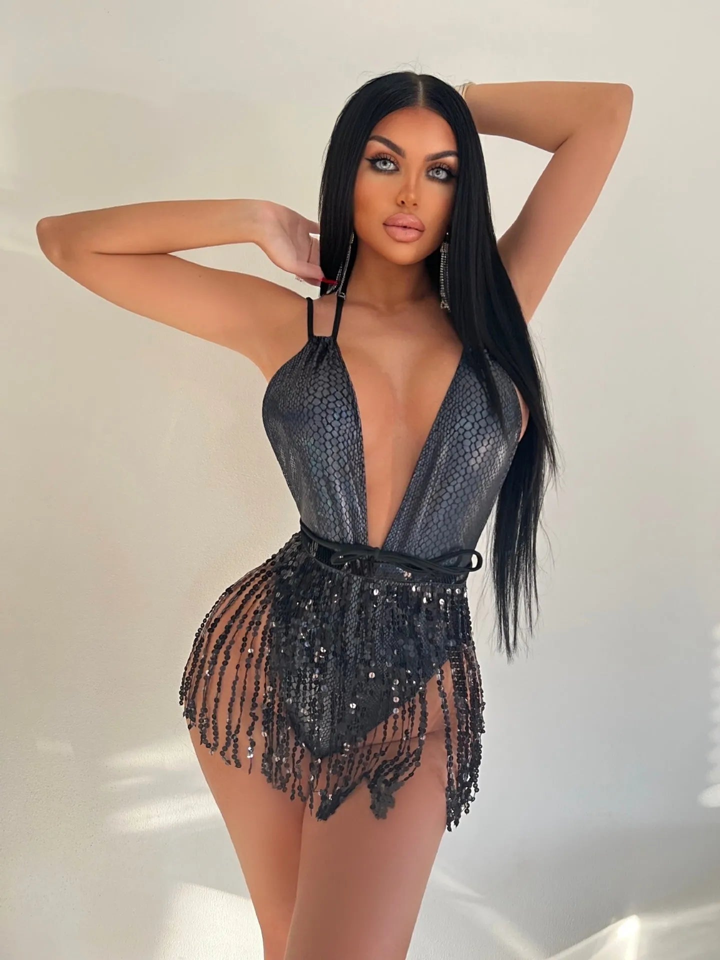 Backless one-piece swimsuit in gold, black, white or red with European styling and high elasticity lining