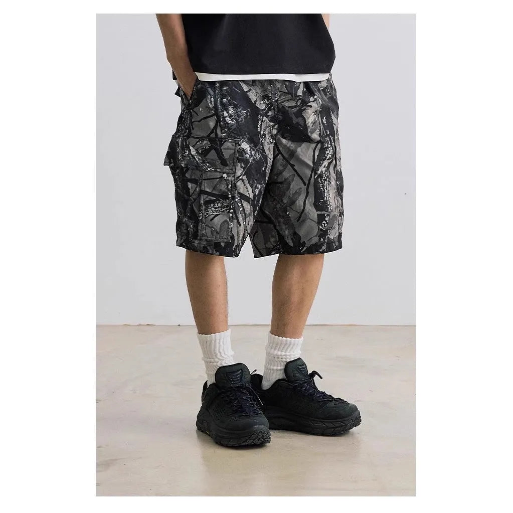 Men's loose fit straight-leg denim shorts in army green colour with a mid waist and zip fly.