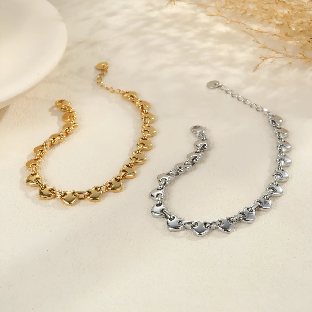 Hollowed-out geometric heart bracelet in stainless steel with gold electroplated finish