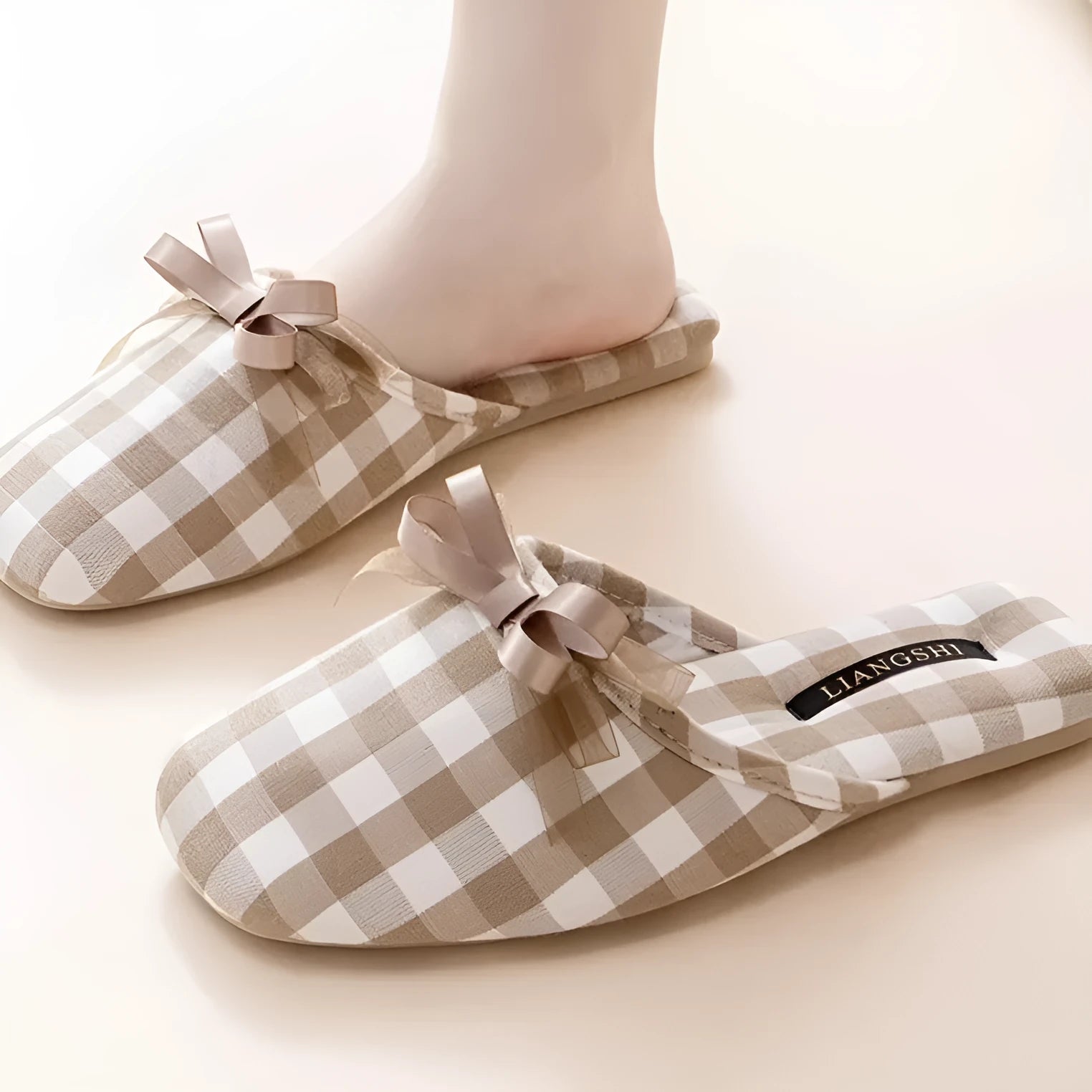 Sweet Ins style ribbon bow cotton cloth flat heel non-slip slippers in black and white