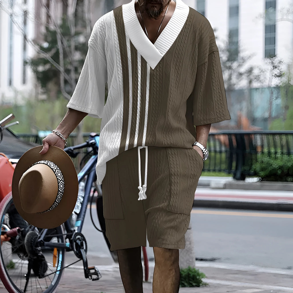 Men's printed knitted shorts suit with drop-shoulder short-sleeve top and matching shorts in chemical fibre blend fabric