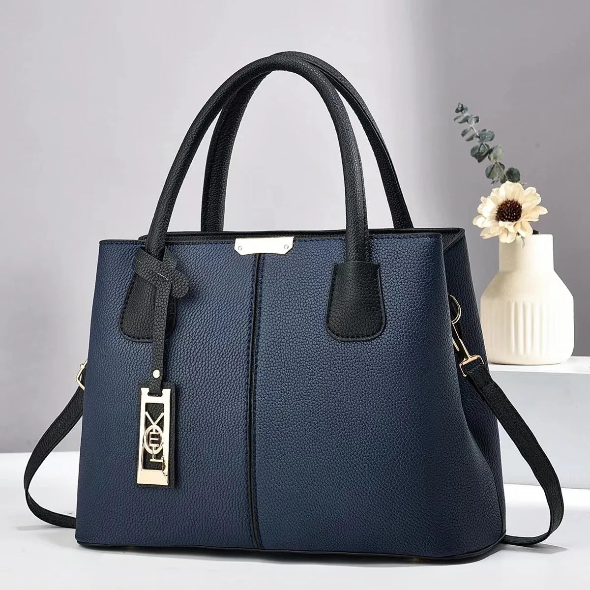 Soft PU large capacity fashion shoulder bag with leather strap in horizontal square shape
