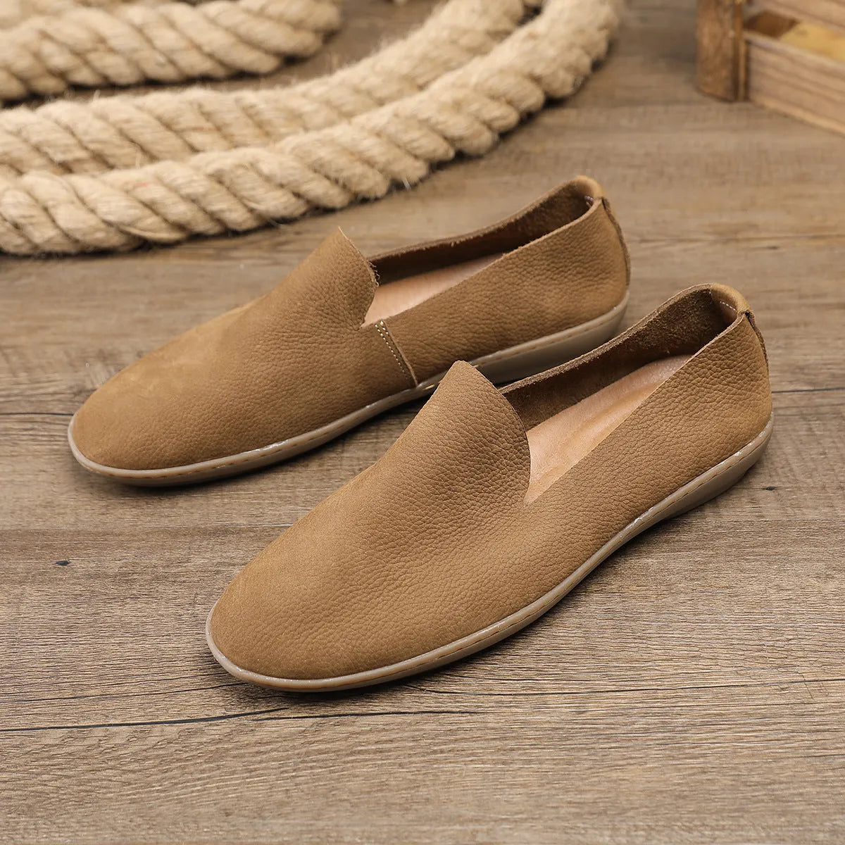 Handmade men's low-top shoes in khaki cowhide with a flat wedge heel and rubber sole.