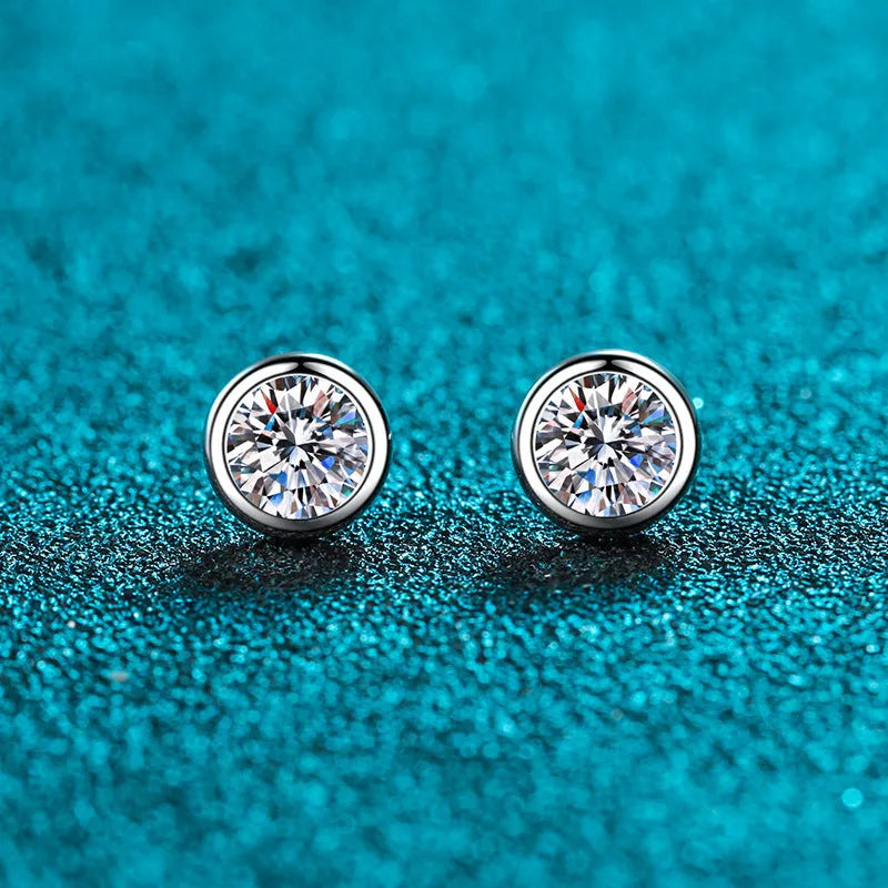 925 sterling silver Pt950 gold plated women's earrings with geometric design and moissanite or zircon stone.