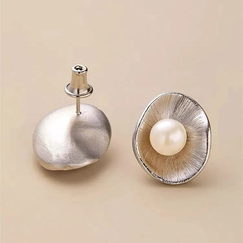 Gold-coloured geometric sterling silver earrings with 14mm white cultured pearl drop accents