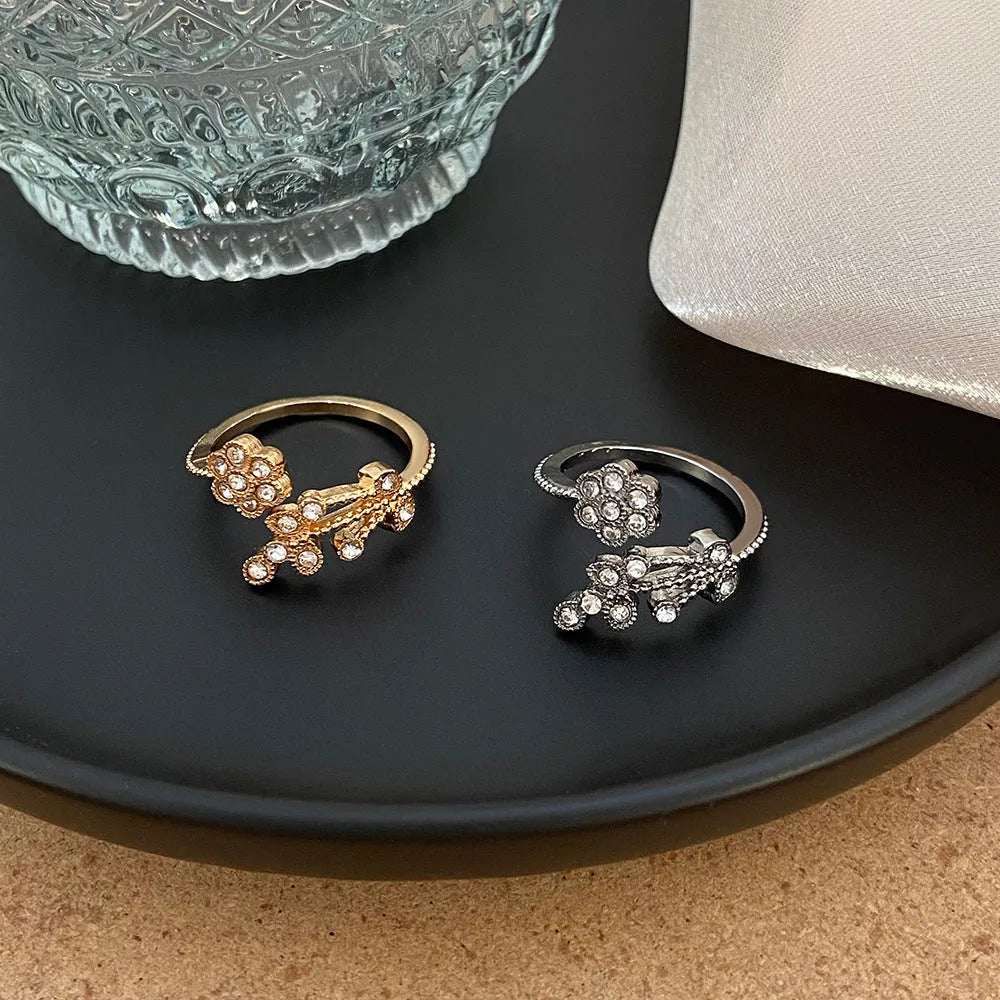 Women's open ring with diamond flower and leaf design in gold or white colour on copper material