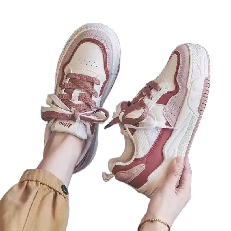 Women's low-top casual sneakers with height-increasing rubber soles in beige or pink colours