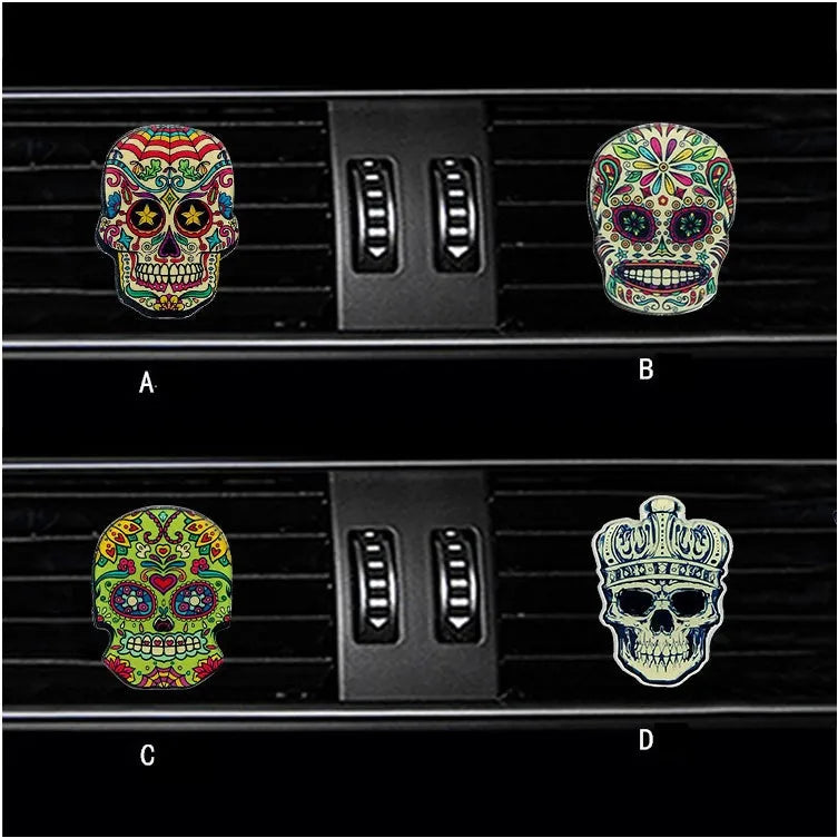 Skull-shaped acrylic car air freshener vent clip with mixed fragrance, 3.5-4.5 cm, colour option shown.