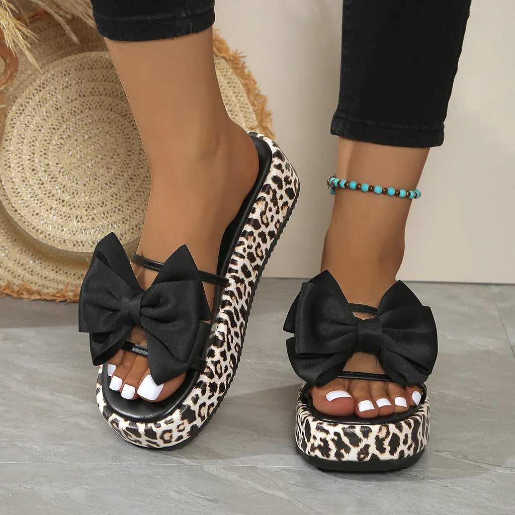Women's leopard print beach slippers with thick soles and round toe in black colour