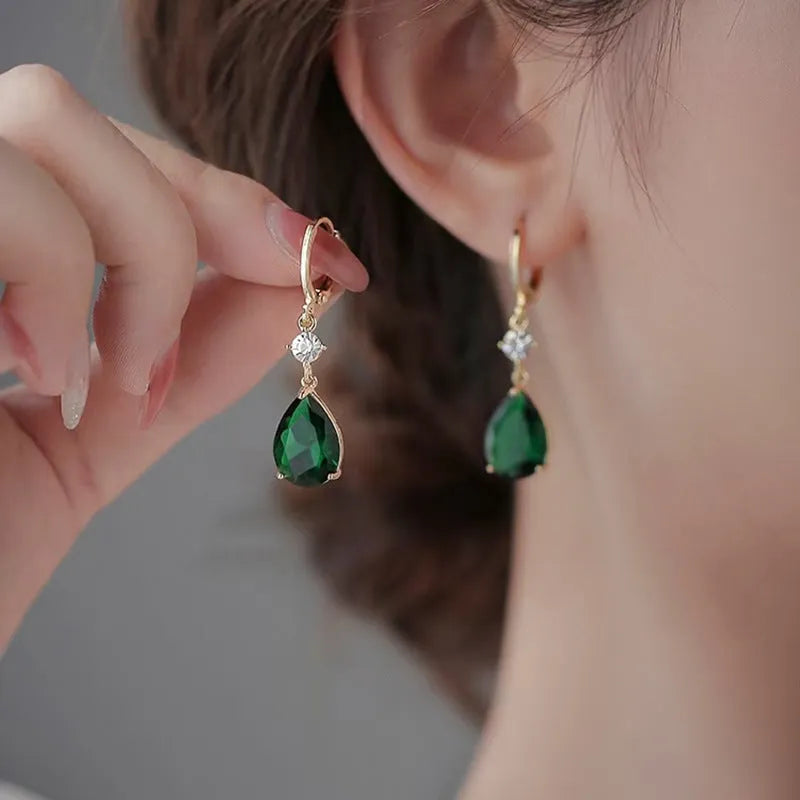 Geometric teardrop alloy earrings in emerald green colour