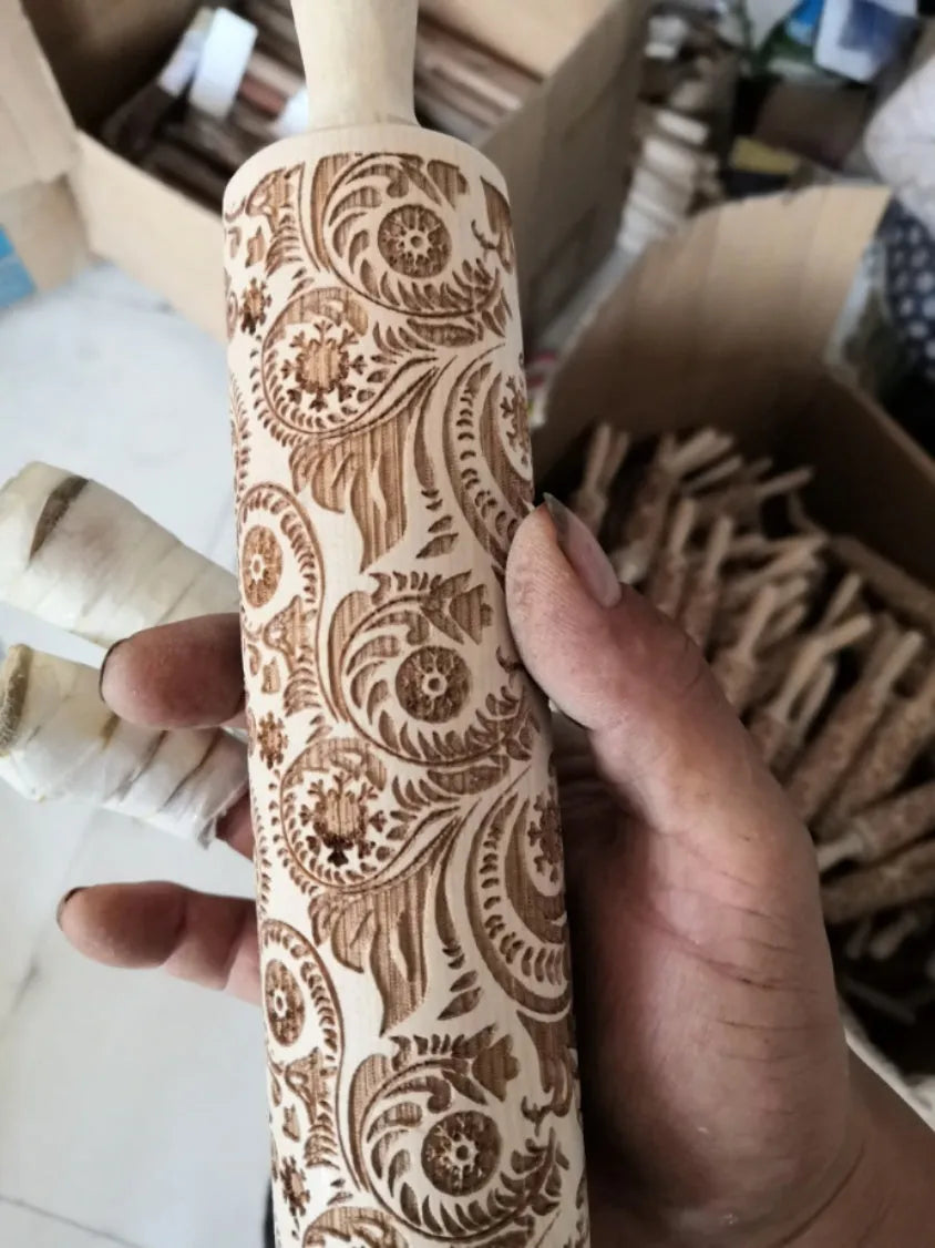 Wooden rolling pin with embossed Christmas pattern, measuring 45cm long.