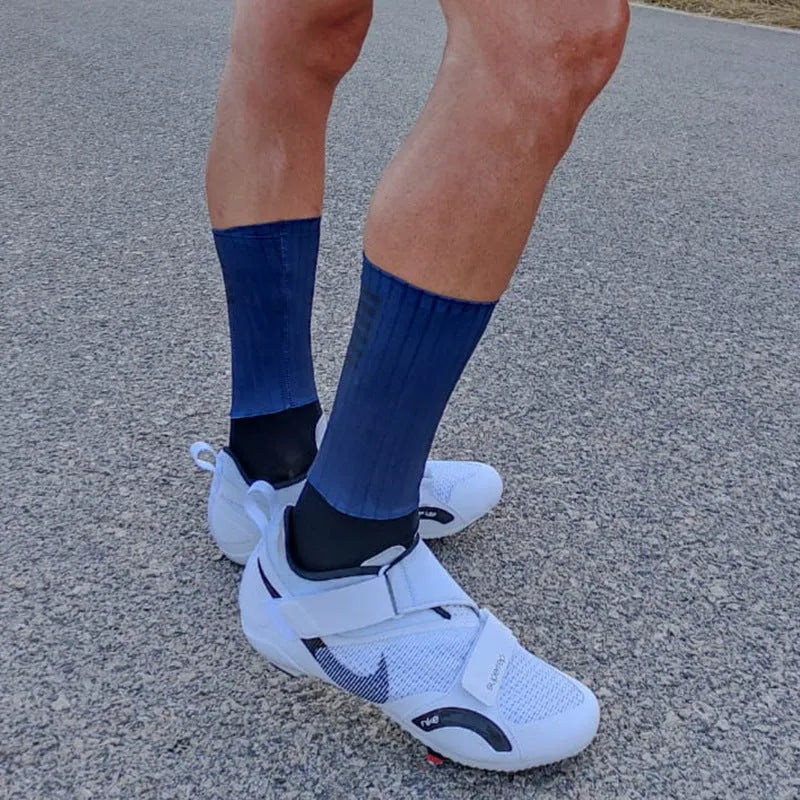 Breathable athletic socks for cycling and running in six colour options