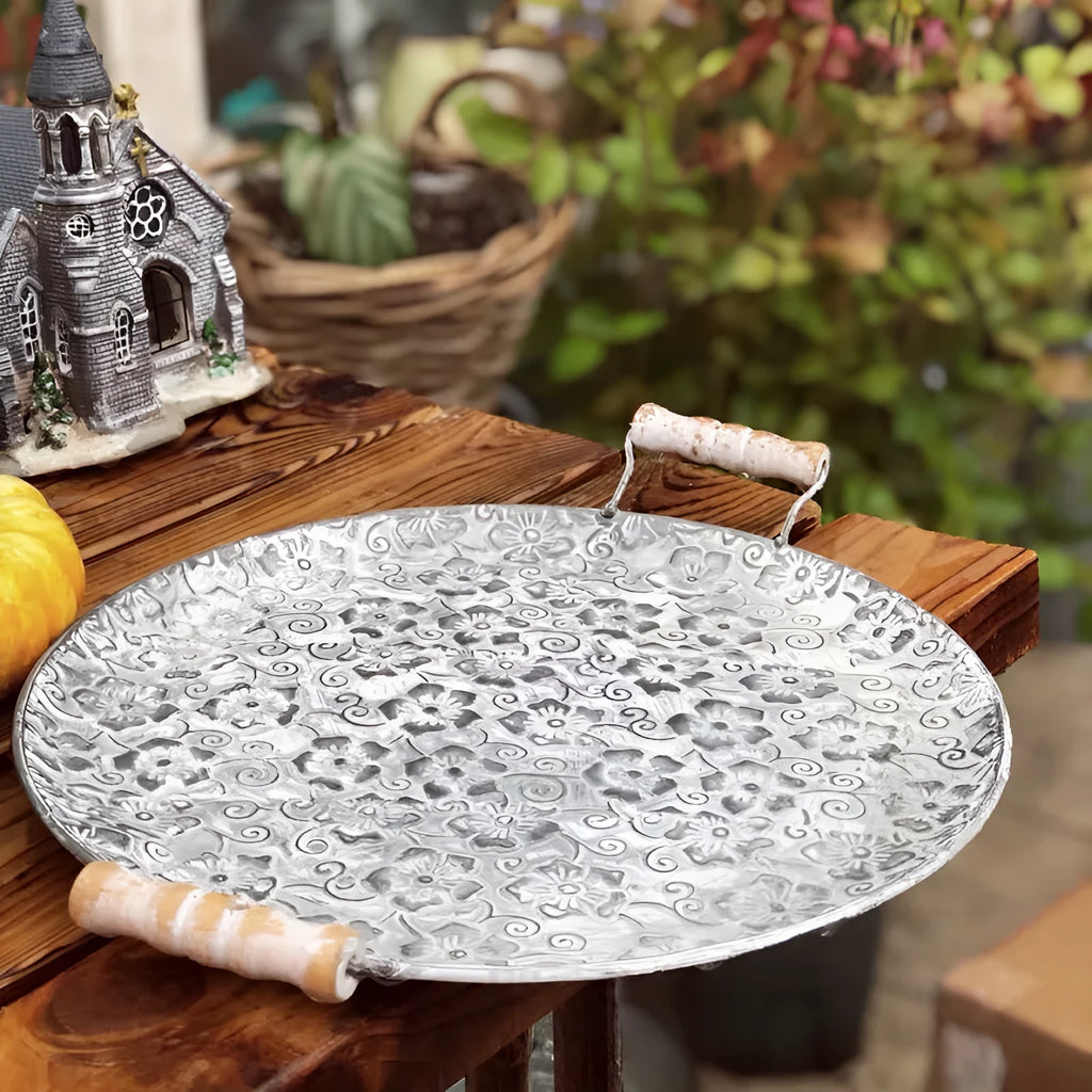 Round wrought iron storage tray in European style with metallic finish