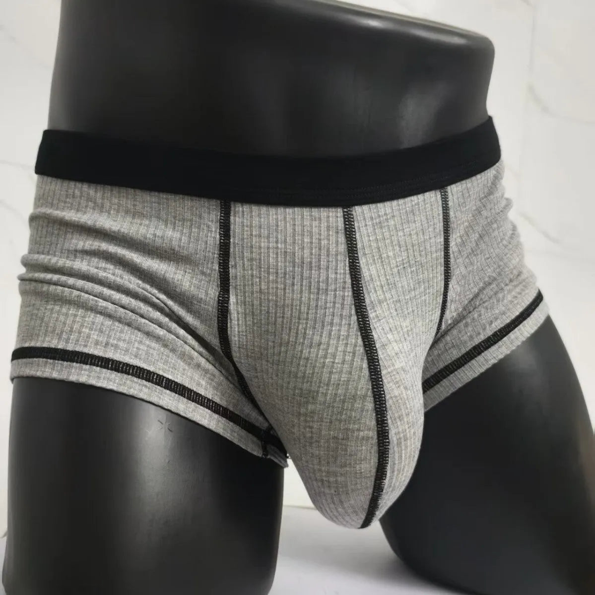 Men's breathable boxer shorts in solid colours with hip lifting and body shaping functions