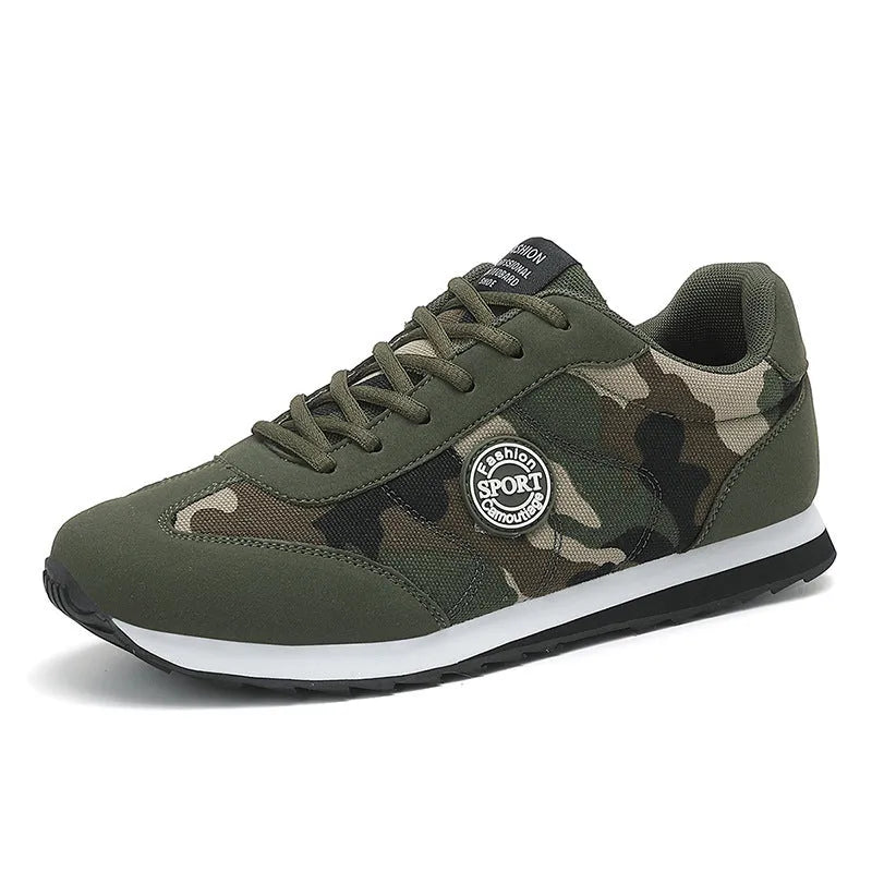 Camouflage pattern suede sports shoes with low-top design and foam sole