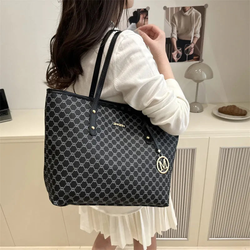 Western-style street trend shoulder bag in PU leather, shown in black with contrasting stitching.