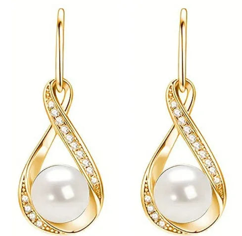Alloy simulated pearl clavicle chain with diamond inlaid heart pendant, gold finish, on a white background