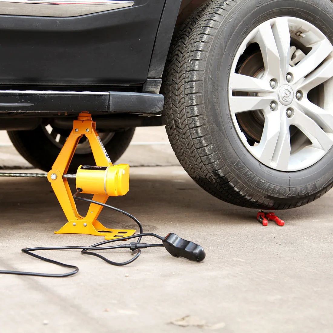 TY002 style electric hydraulic jack kit with 2-tonne capacity and adjustable height