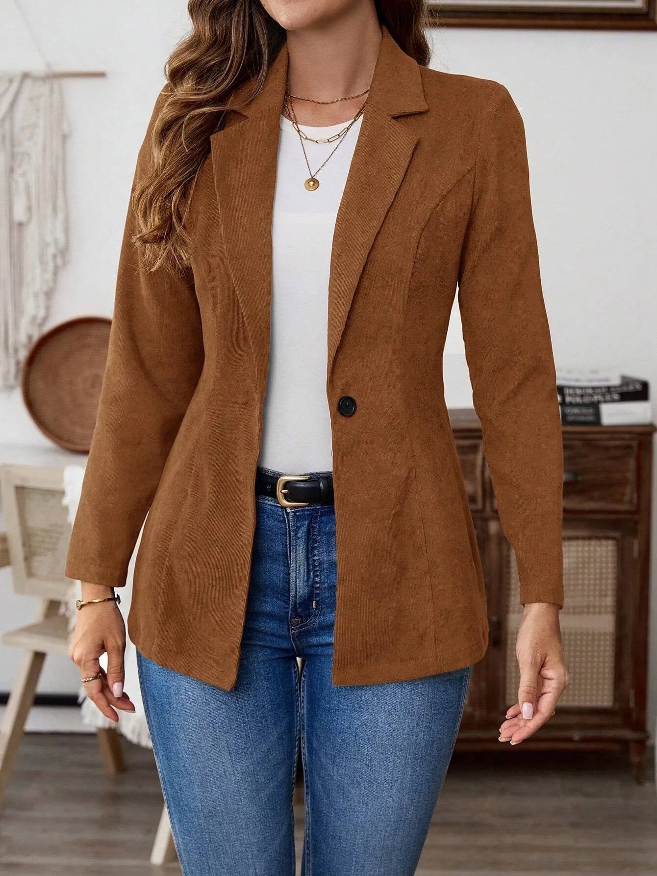 Brown single-breasted lapel leisure coat with long sleeves and four-button front closure