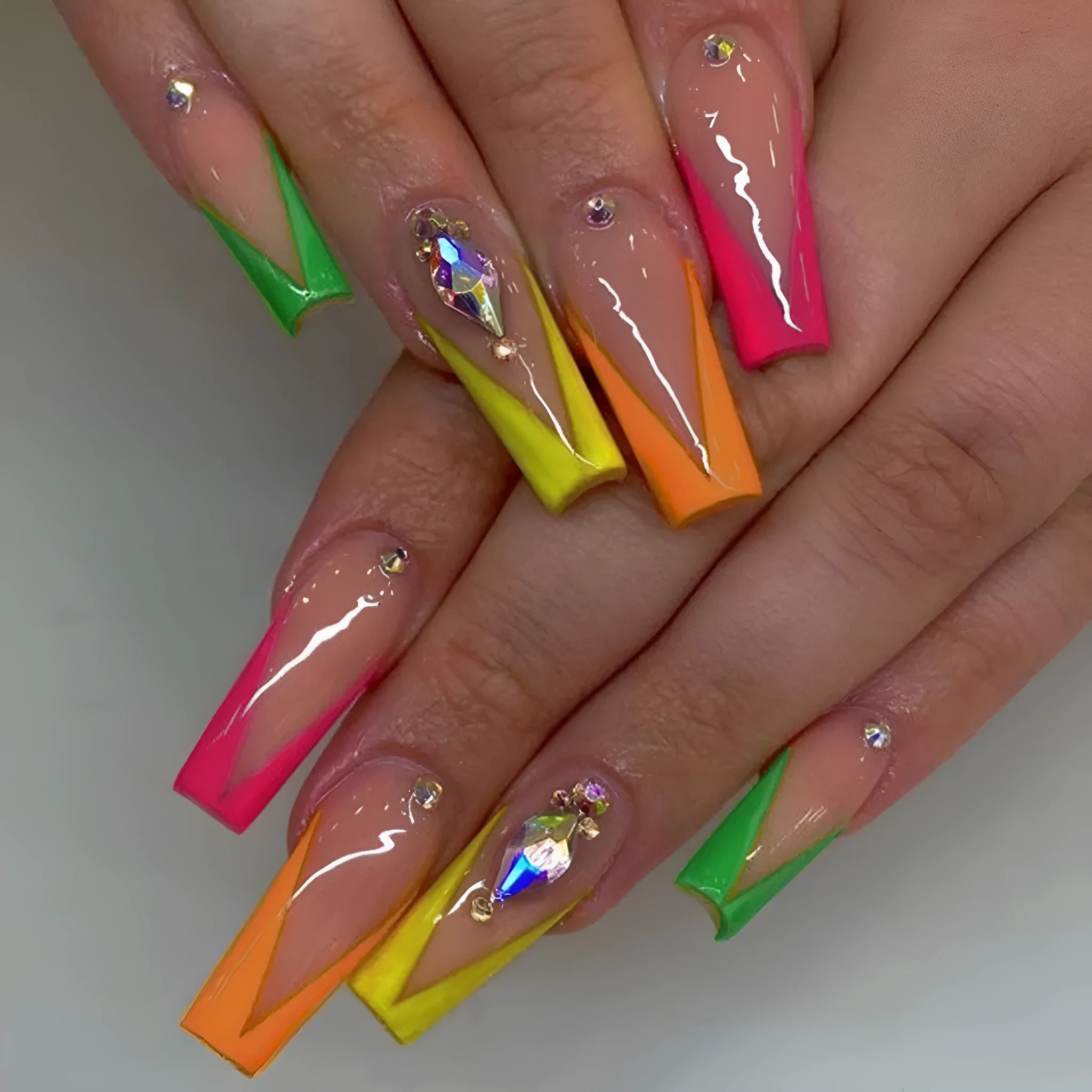 Diamond colour French nail tip kit with detachable tips, BKS3037 gel polish, jelly glue, and filing strip.