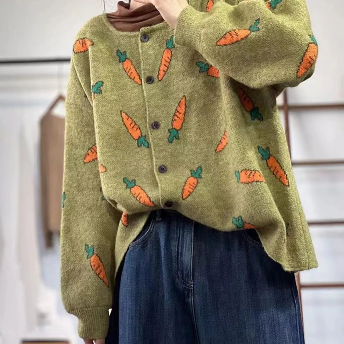 Round neck loose cardigan with Mori artistic printing in colour contrast design, viscose fabric