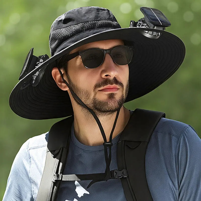 Men's solar-powered fan hat in beige colour with integrated fan for outdoor fishing.