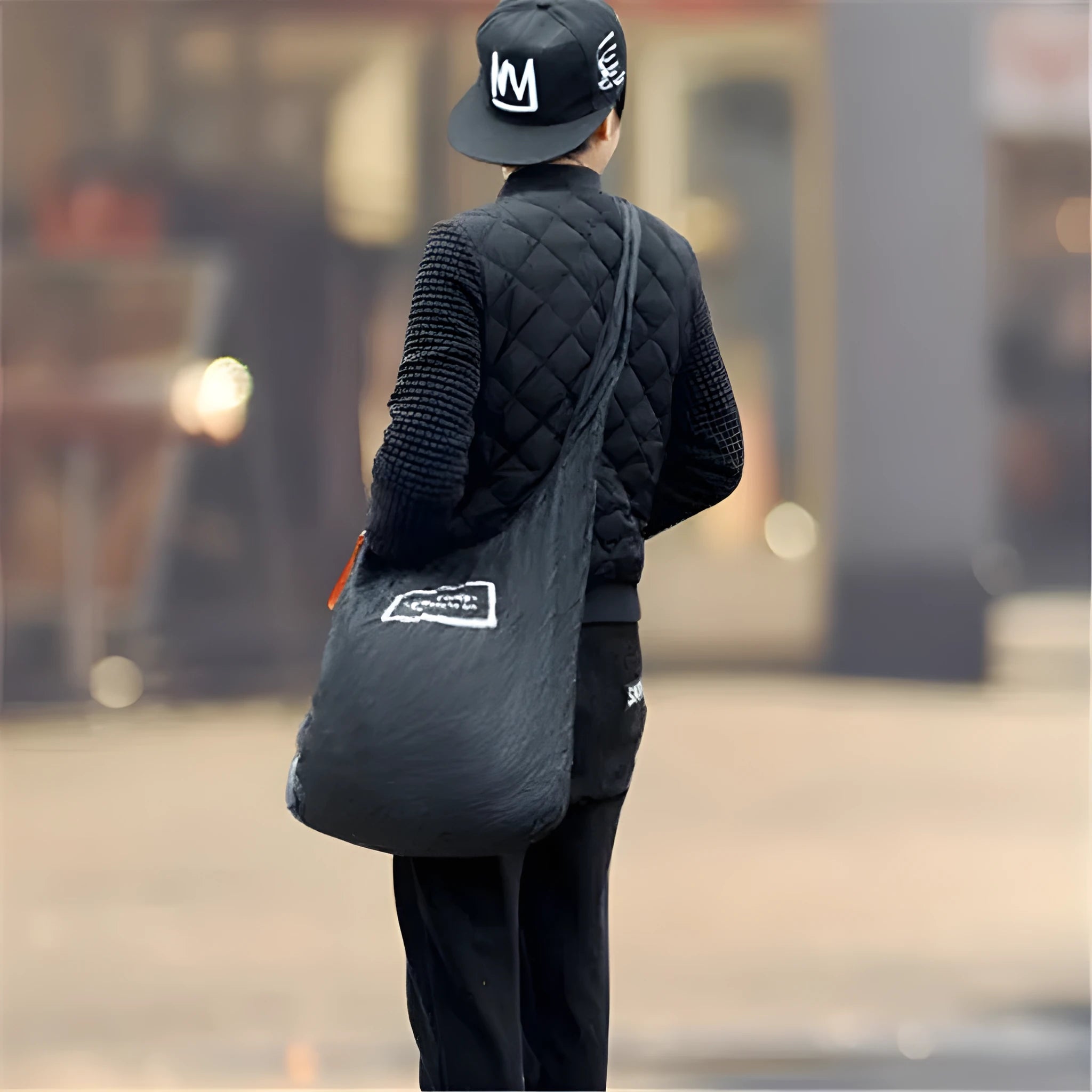 Disc folding portable shopping bag in horizontal medium style with 33x40x10 cm dimensions and 10.5 cm disc diameter in nylon and polyester