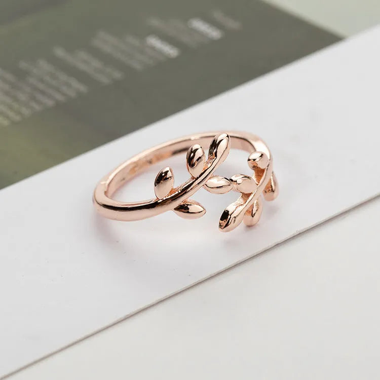 Women leaf ring in copper with adjustable band, golden finish