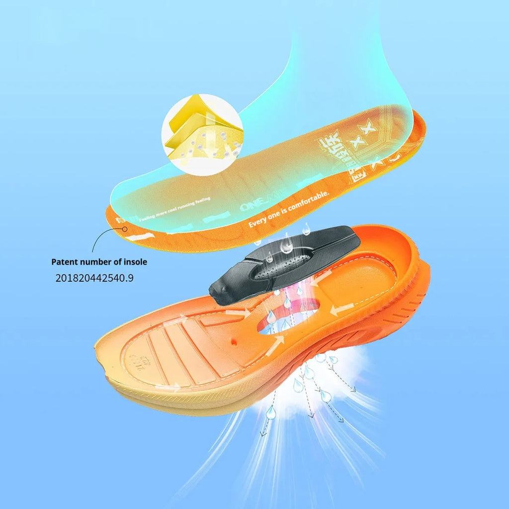 Low-top running sneakers with shock absorption, in a selection of colours on a rubber sole.