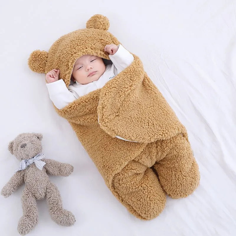 Thickened anti-shock out baby quilt in khaki with lamb velvet outer, 100% cotton inner, 45x78cm size for newborn sleeping bag use