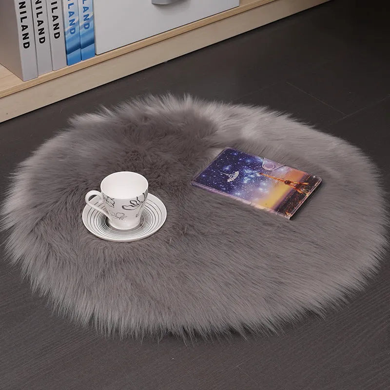 Round plush carpet floor mat in light grey, machine-woven, 50cm diameter suitable for living room