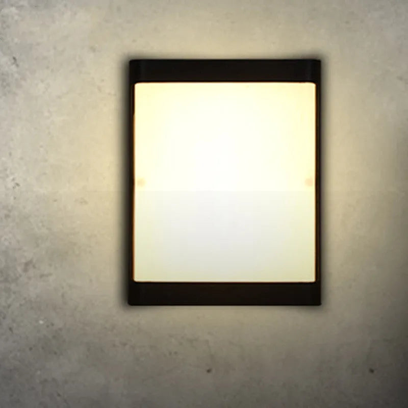 IP65 outdoor LED wall light with aluminium housing measuring 200x160mm