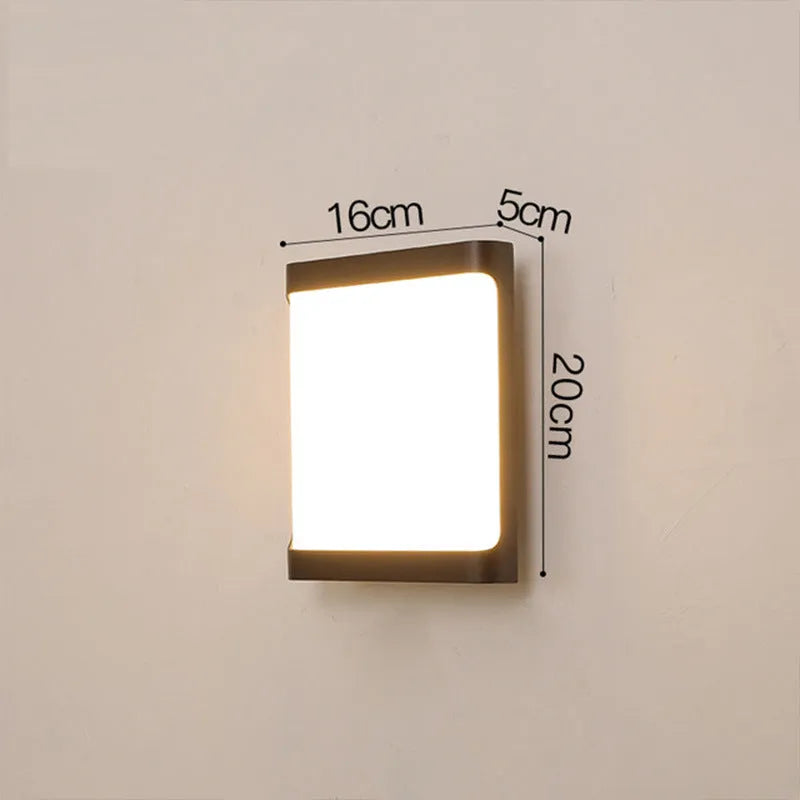 IP65 outdoor LED wall light with aluminium housing measuring 200x160mm
