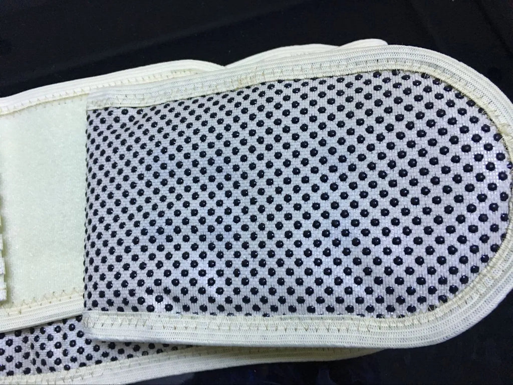 Self-heating waist protection belt in elastic cloth material for lumbar muscle strain support