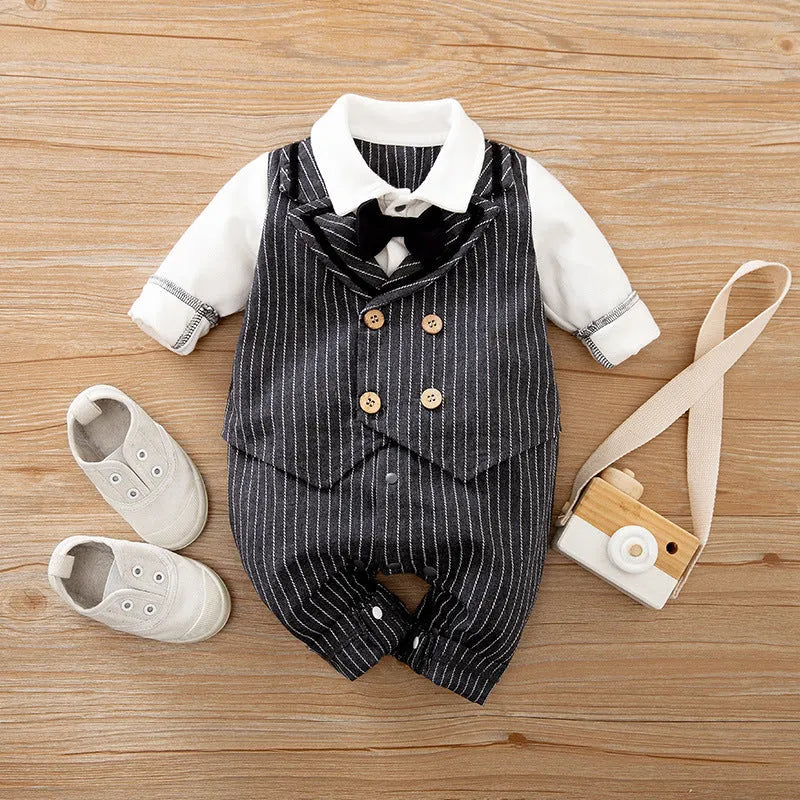 Baby boy in a long-sleeved cotton gentleman-style romper jumpsuit for spring and autumn.