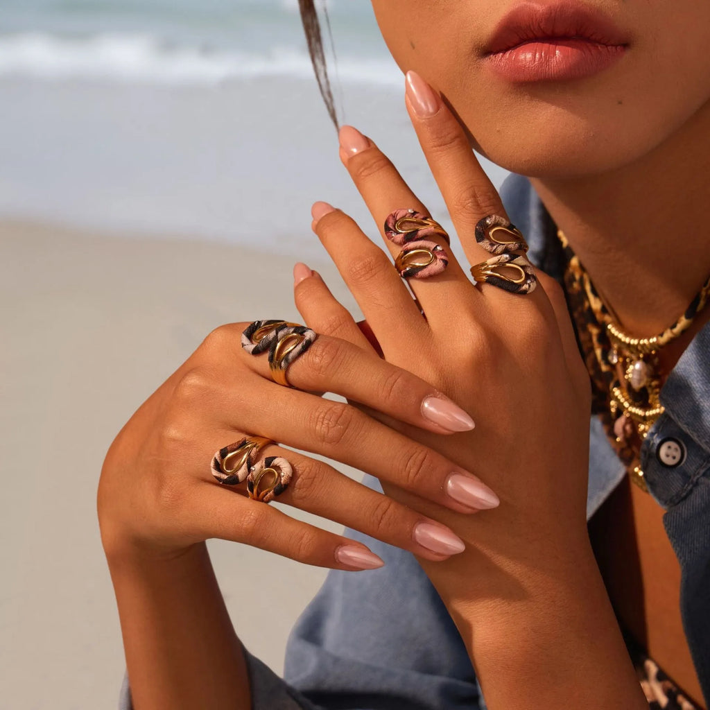 Stainless steel open mouth ring with leopard print design in adjustable free size