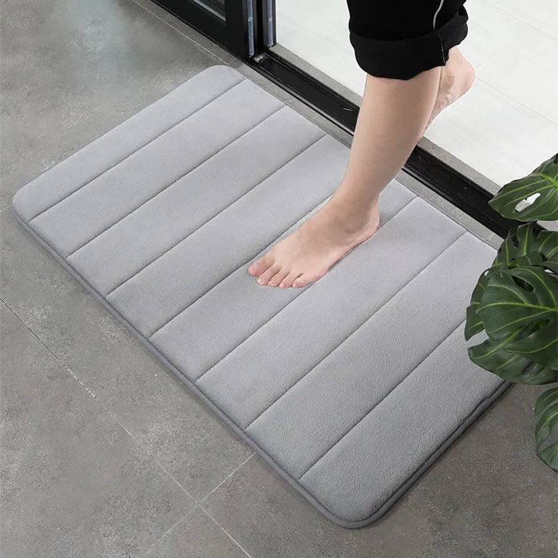 Coral fleece non-slip bath mat in 40x60cm size, placed on bathroom floor with water absorbent surface