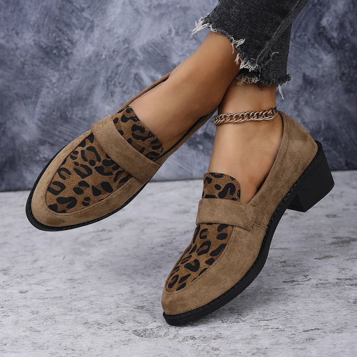 Leopard print slip-on suede shoes with a chunky heel and pointed toe in pink colour