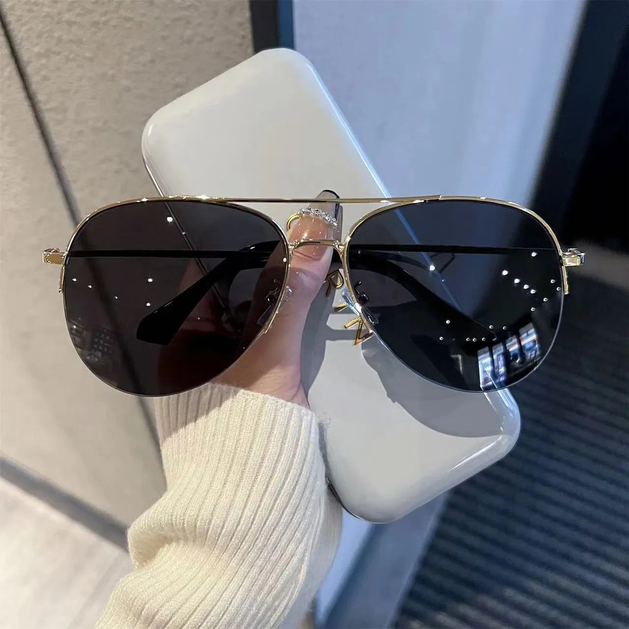 Metal frame aviator driving sunglasses with UV protection lenses in multiple colour options