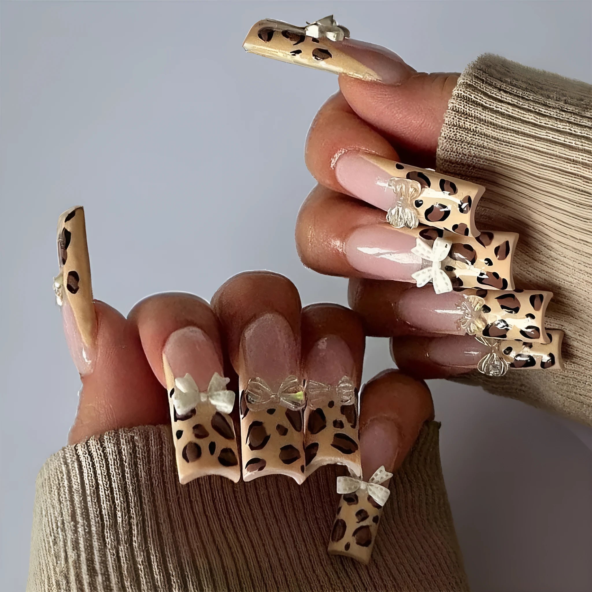 Leopard print butterfly nail art kit with plastic pieces and charms in WM296 colour for ladies manicure
