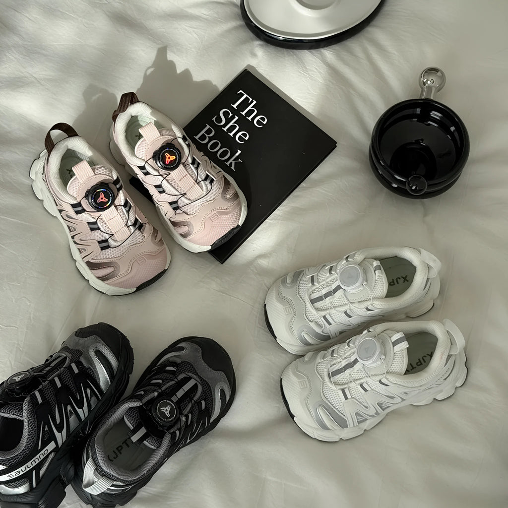 Girls' lightweight casual shoes in beige, made from PU leather and breathable mesh.