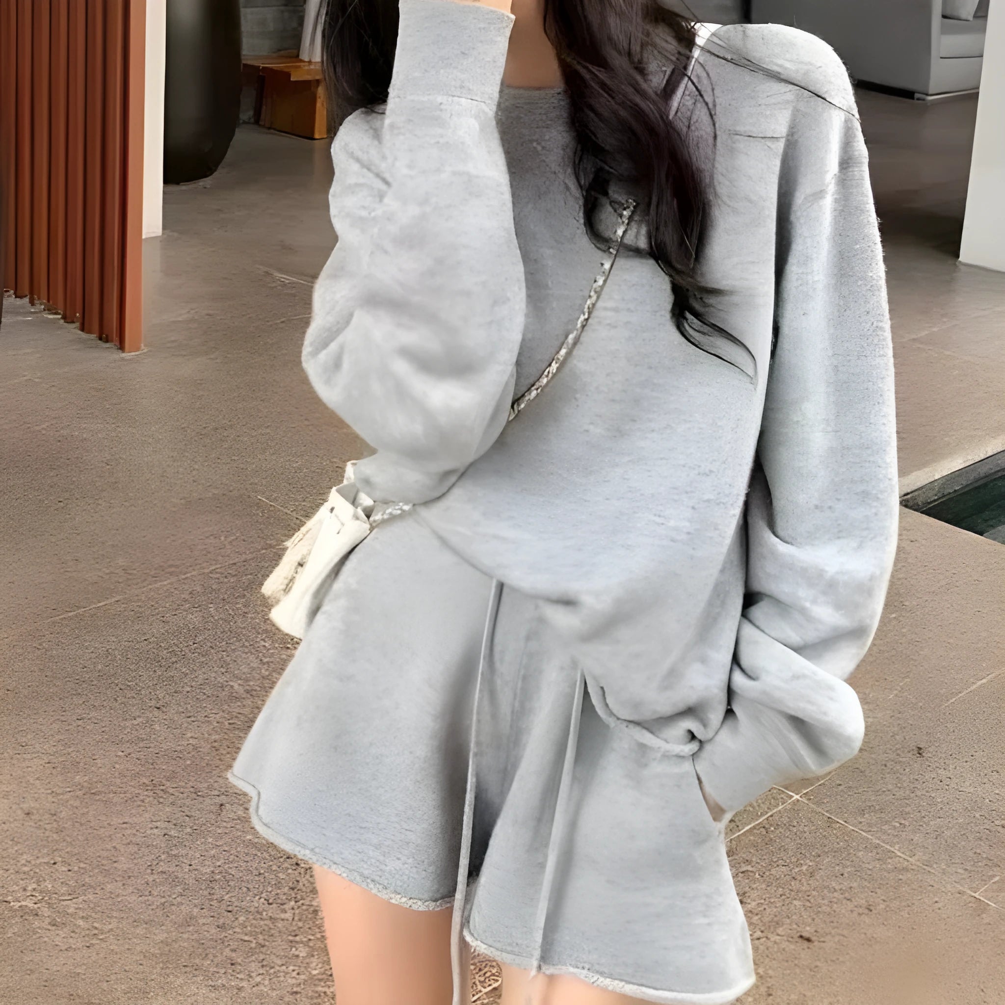 Woman's loose-fitting knitted sweater and wide-leg shorts two-piece set in oatmeal colour