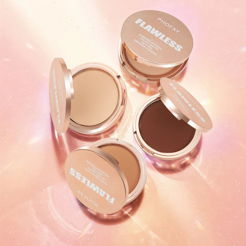 PHOFAY Matte Setting Pressed Powder compact 8g in hand with powder-puff for T-zone mattifying