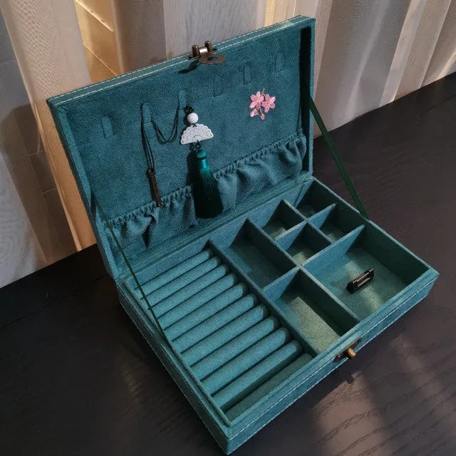 Wooden antique style jewellery box with flannel lining in dark green, 28cm by 19cm by 6.5cm