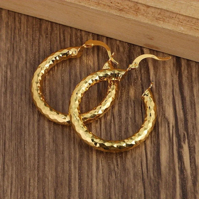 Gold retro alloy earrings for women with classic simple design in European American style