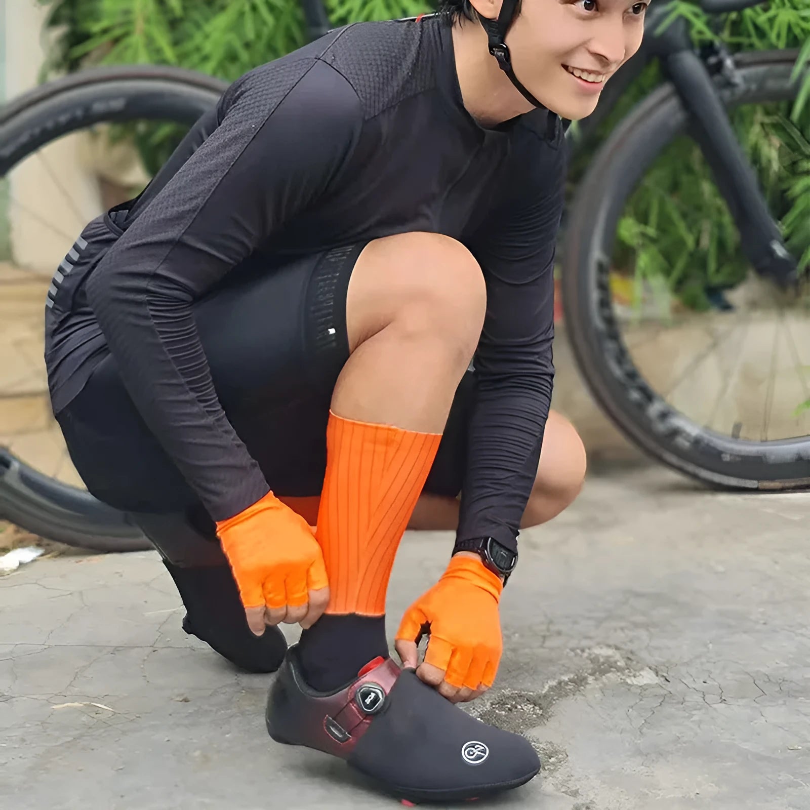 Breathable athletic socks for cycling and running in six colour options