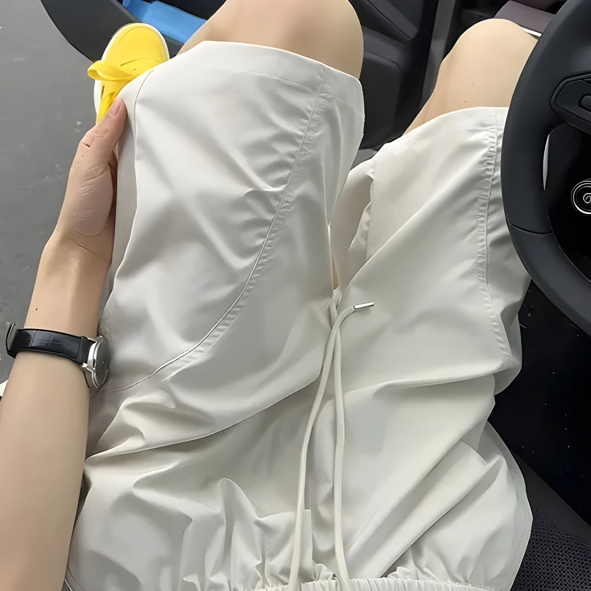 Men's quick-drying polyester sports shorts in straight cut with elastic waistband