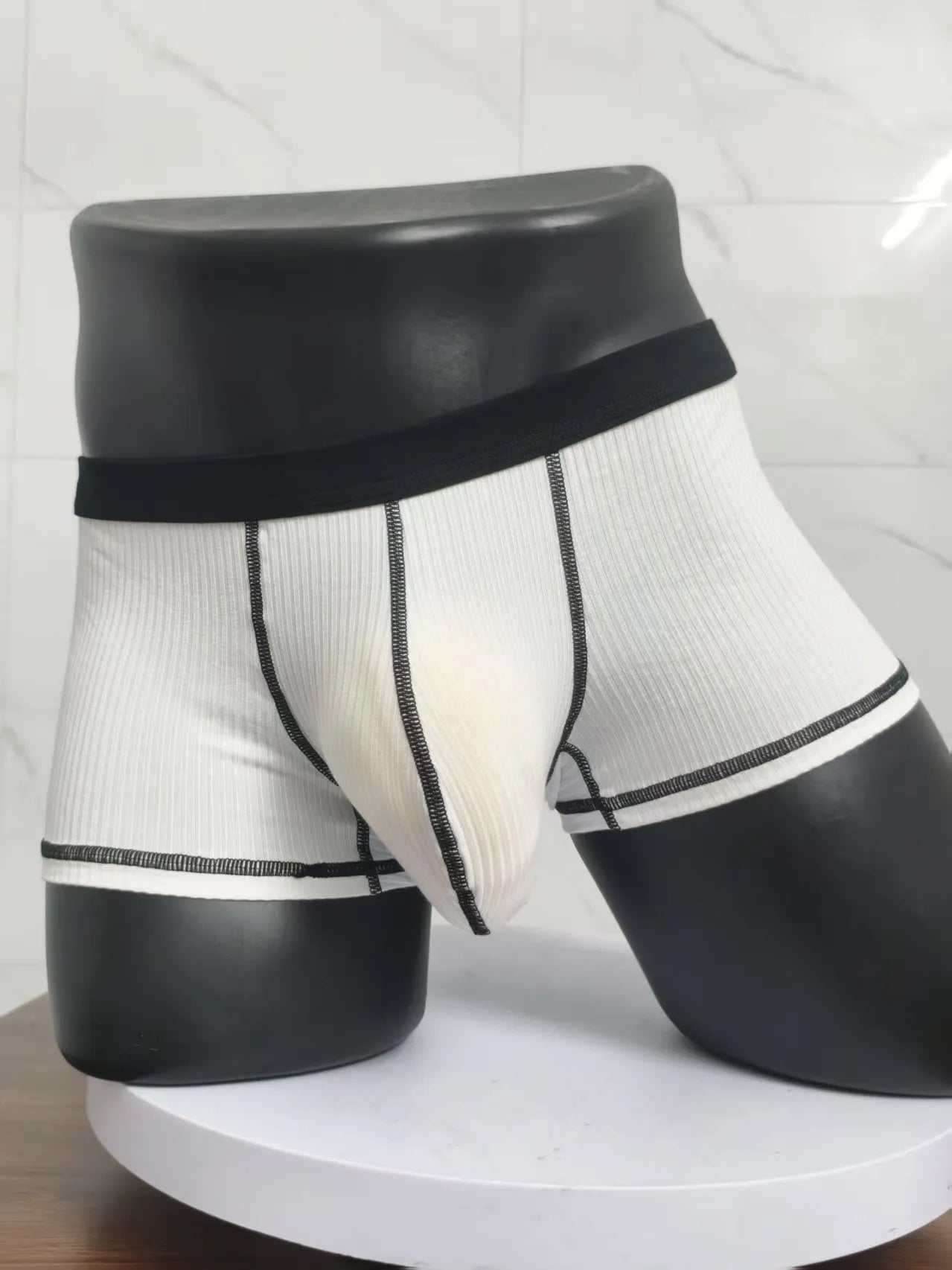Men's breathable boxer shorts in solid colours with hip lifting and body shaping functions