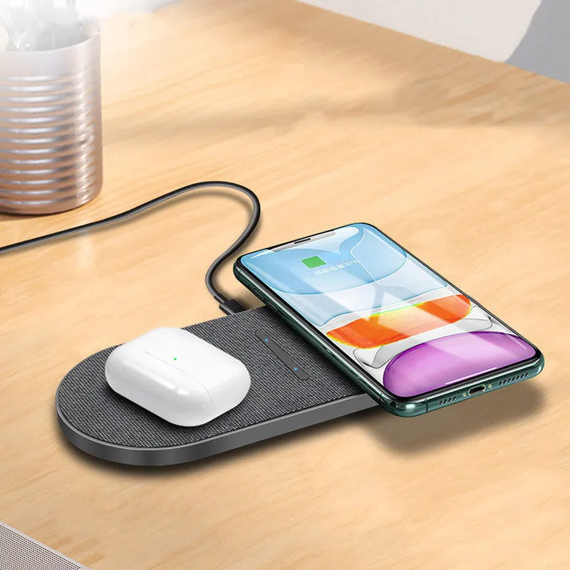 Black 10W wireless charging stand pair with Quick Charge technology and Type-C/USB interfaces